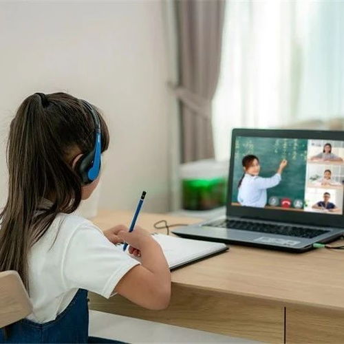 儿童近视防控刻不容缓 密歇根大学专家解析疫情网课下的视力保护策略